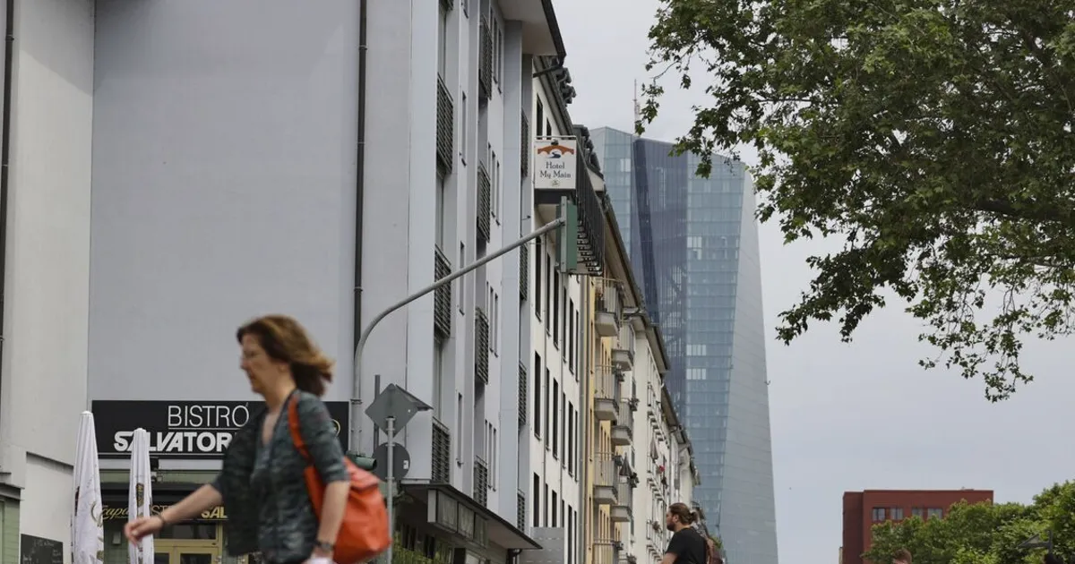 ECB Consumer Inflation Expectations Ease but Remain Elevated