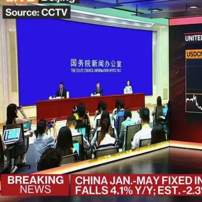 China Consumer Spending Falls for First Time Since Pandemic