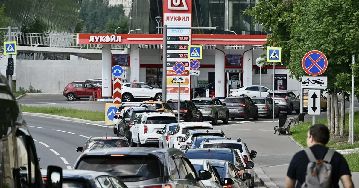 Putin Signs Tax Amendments to Boost Domestic Fuel Supply