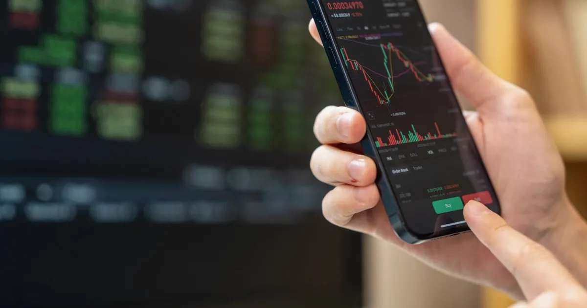 Crypto funds see $1.67B outflows, XRP and HYPE buck trend