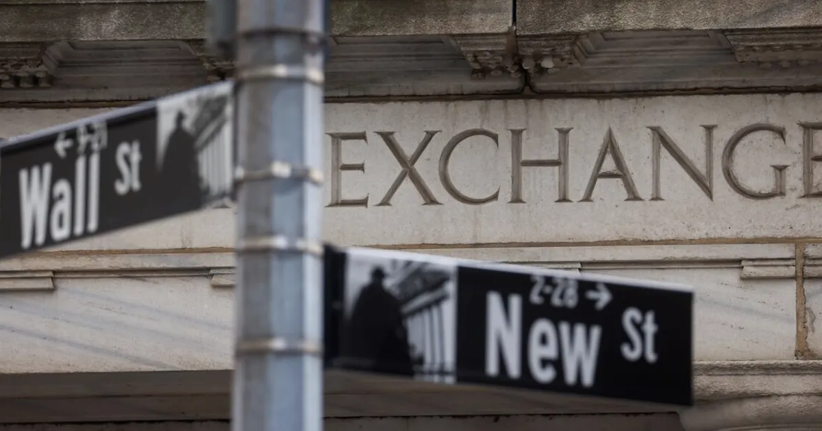 Alza del dólar genera cautela en Wall Street sobre nuevas ganancias