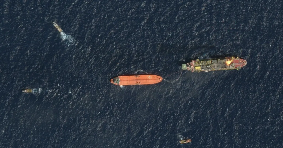 Petroleros salen del modo oscuro ante reapertura tentativa de Ormuz