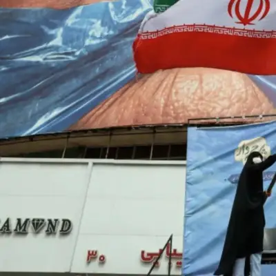 Preços do petróleo despencam com acordo Trump-Irã para reabrir Ormuz