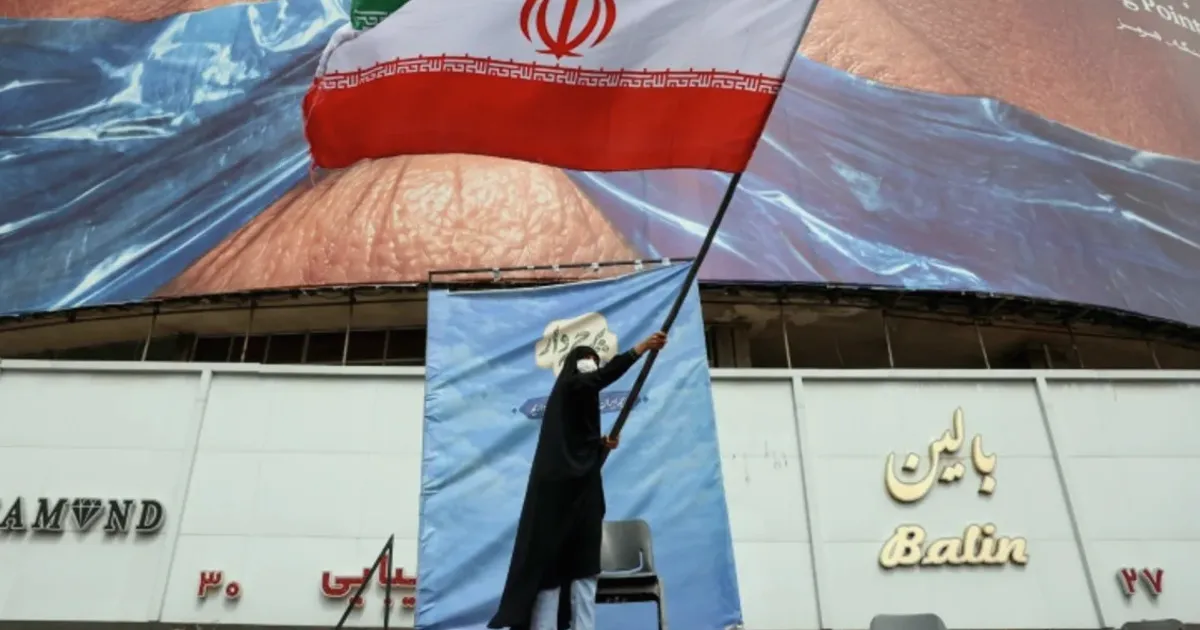 Oil prices sink as Trump, Iran sign Hormuz reopening deal