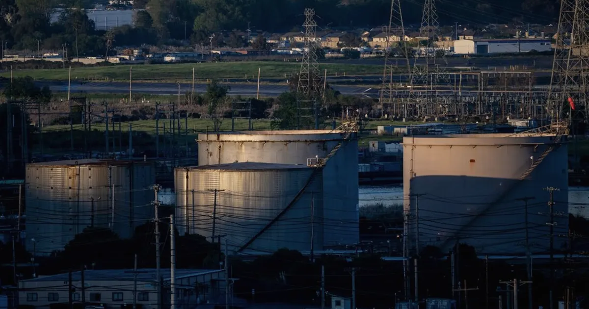 Oil Heads for Weekly Gain as Iran War Resolution Stalls