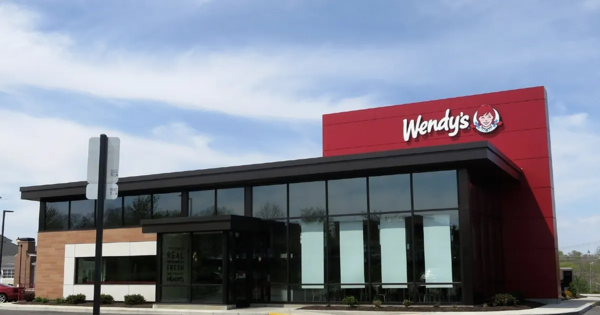 L'action Wendy's bondit de 6% grâce à une campagne mème, un rendement de 8% attire les investisseurs value