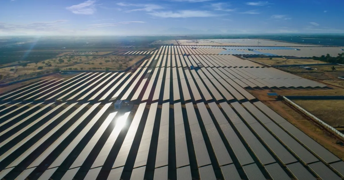 La apuesta de $100 mil millones de India en la red eléctrica acelera el auge de la fabricación solar