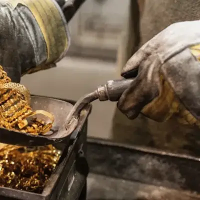 Gold Dips Below $4,000 as Fed Rate Hike Fears Persist
