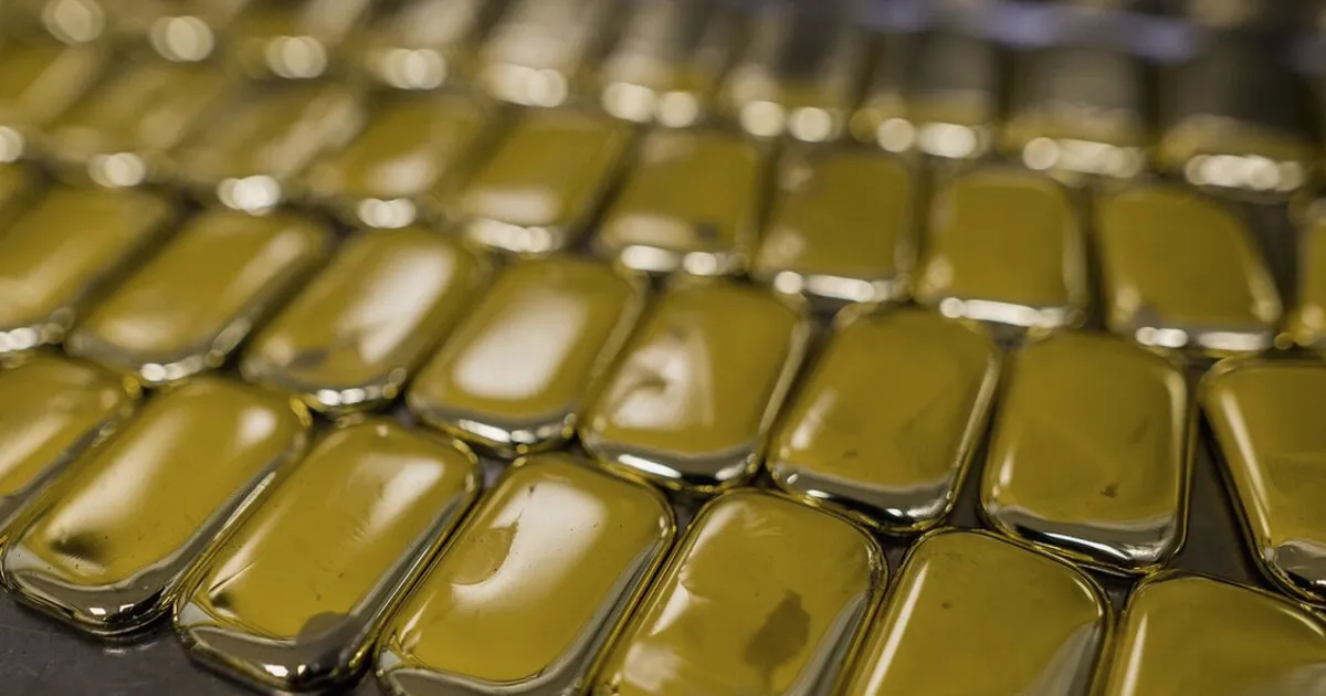 Gold Edges Lower as Robust US Jobs Data Point to Higher Rates