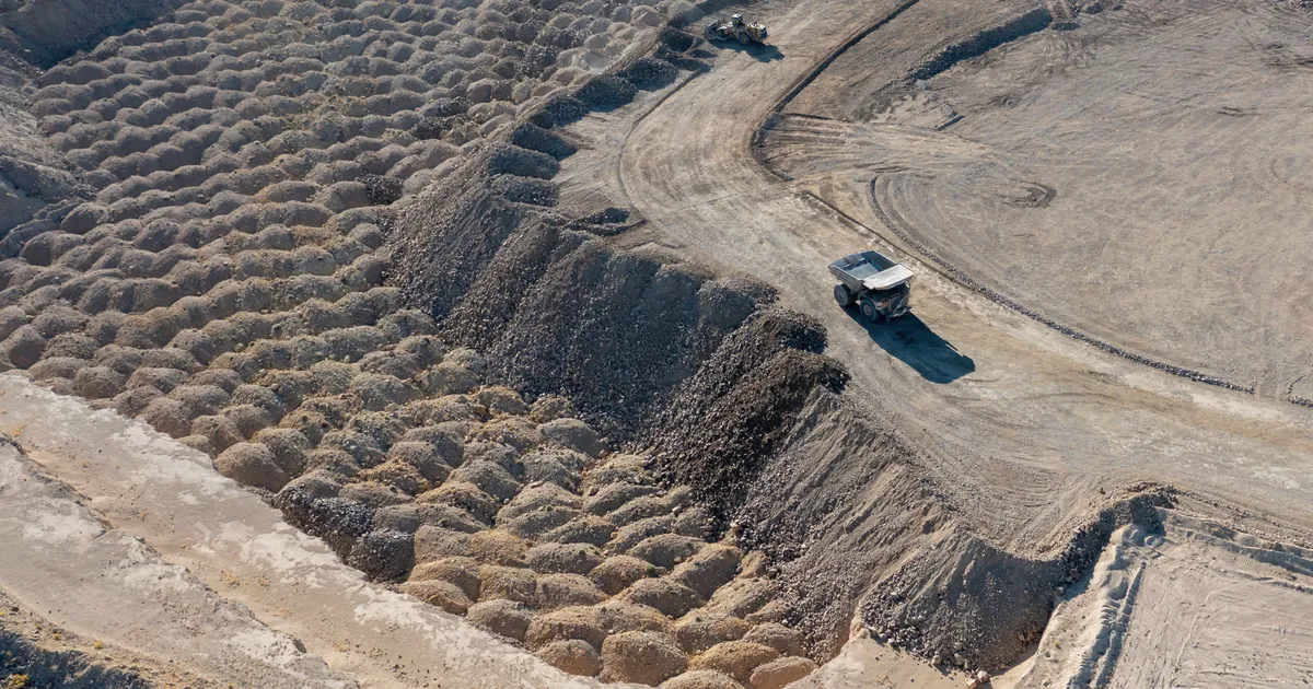 Cổ phiếu Barrick và Constellation Energy tăng nhờ báo cáo lợi nhuận vượt kỳ vọng
