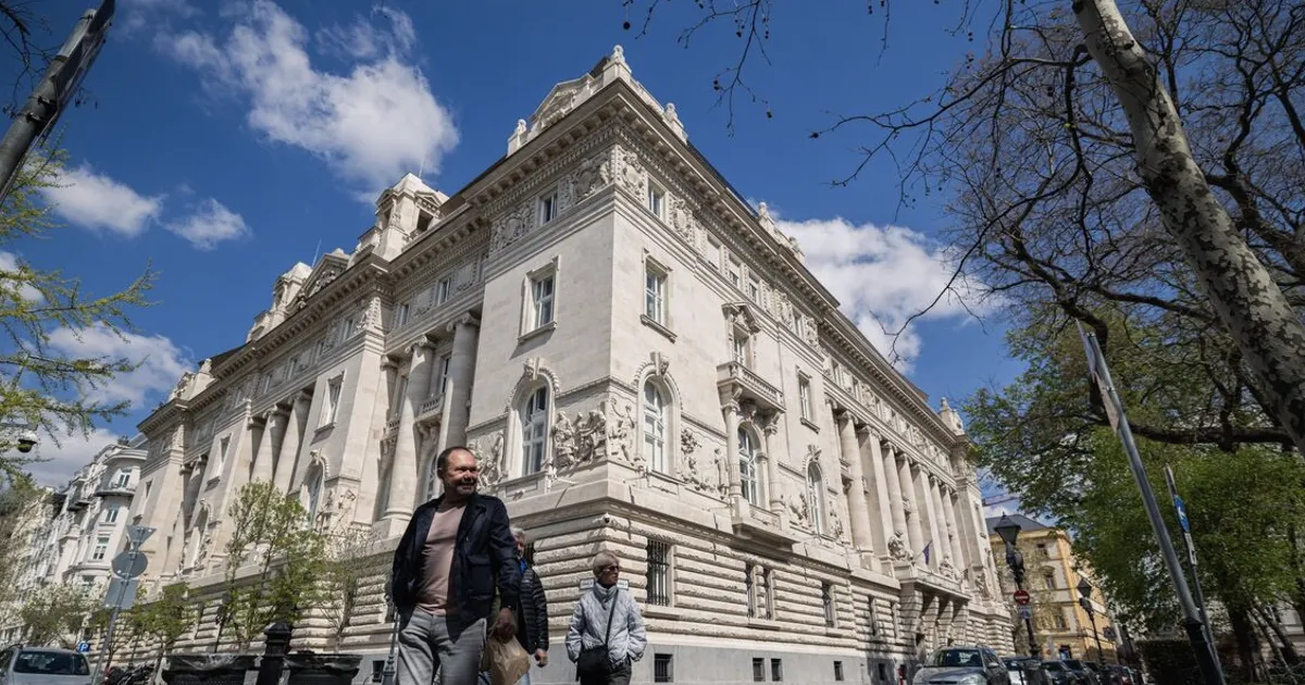 Hungary Holds Key Rate Steady, June Cut on the Table