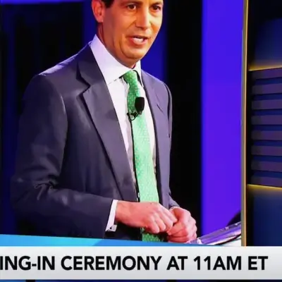 Kevin Warsh Sworn In as Fed Chair Amid Economic Uncertainty
