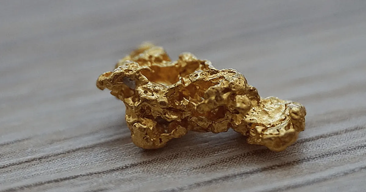 Gold Falls as US-Iran Tensions Reignite Rate Hike Fears