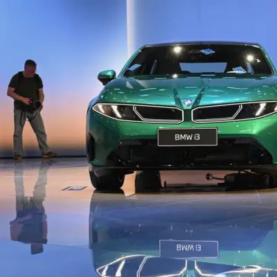 Cảnh báo lợi nhuận của BMW khiến cổ phiếu lao dốc, đổ lỗi cho Trung Quốc và căng thẳng Trung Đông