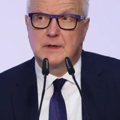 ECB Rehn cảnh báo cú sốc năng lượng gây rủi ro đình lạm
