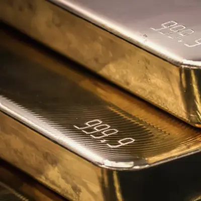 Gold climbs above key trend line, signaling potential for further gains