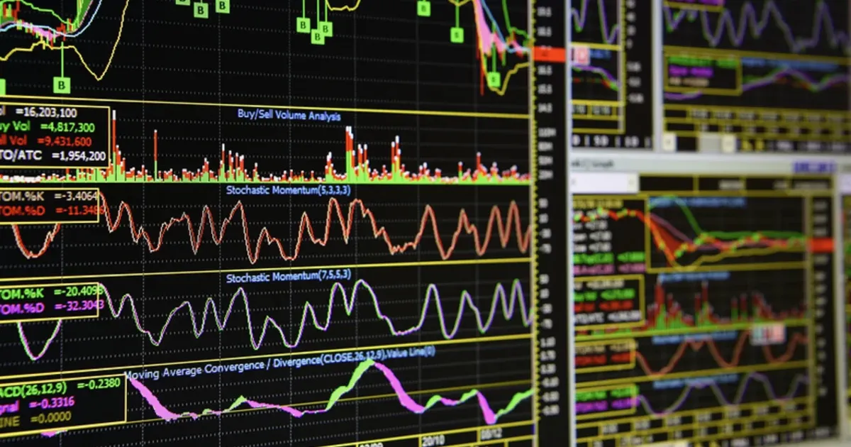 Clearway Energy (CWEN) Rises 1% as Solar and Gas Assets Gain Traction