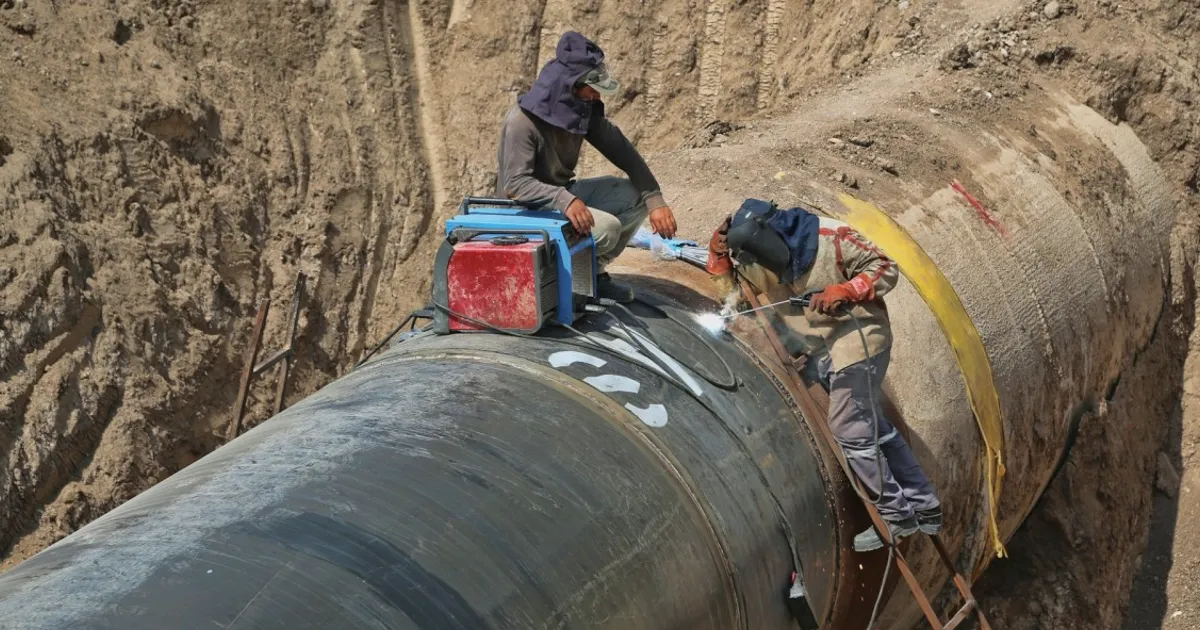 Kuwait Seeks Consortium Bids for $7 Billion Oil Pipeline Stake