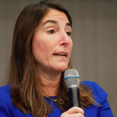 Hammack de la Fed de Cleveland advierte que la demanda de IA está alimentando la inflación, posibles subidas de tasas