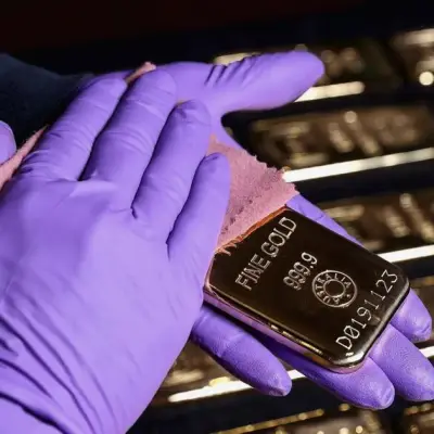 Gold Rises as Iran Deal Hopes Ease Inflation Worries
