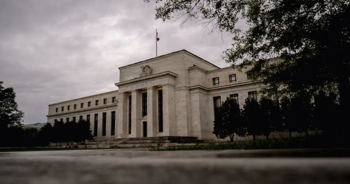 Tesoros tokenizados alcanzan $15B mientras bitcoin se estanca y crecen temores de alza de tasas de la Fed