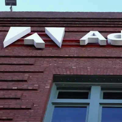 Acciones de Adobe caen tras la salida de otro alto ejecutivo