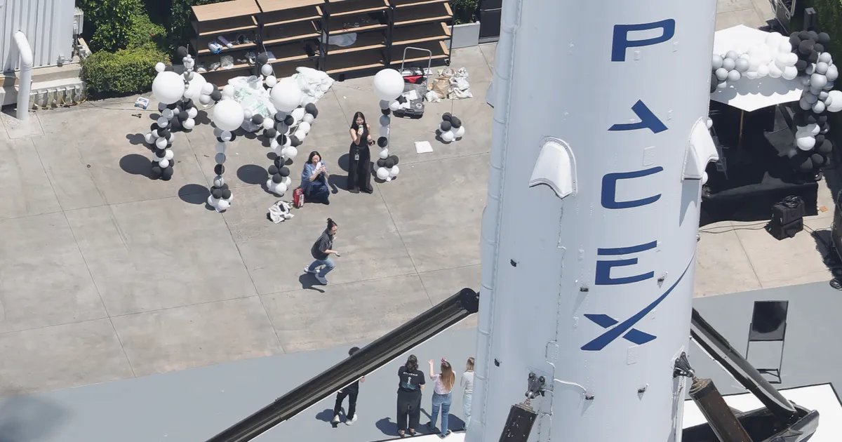 Wedbush initiates SpaceX at Outperform with $190 target