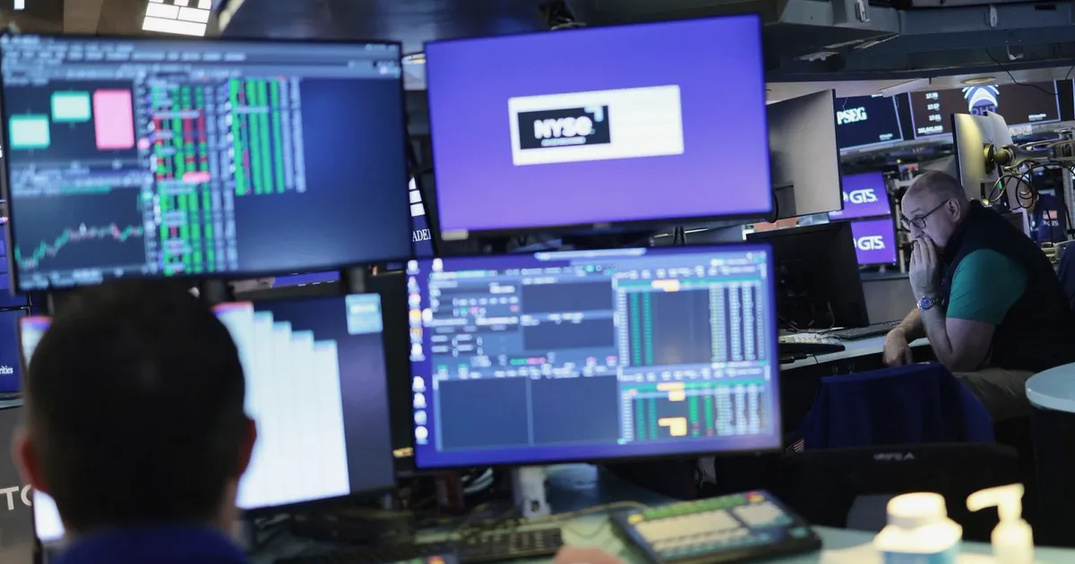 Bitcoin traders shift focus to traditional signals after MSTR concerns ease
