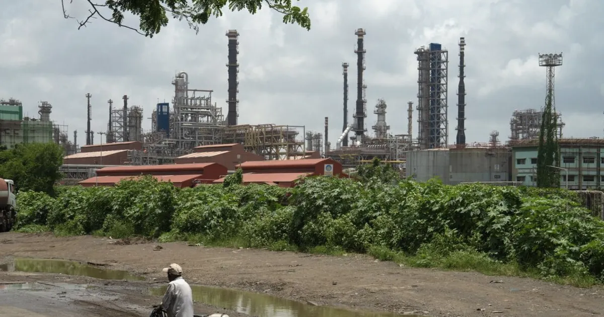 L'Inde peut surmonter l'expiration de la dérogation sur le pétrole russe grâce à une offre abondante