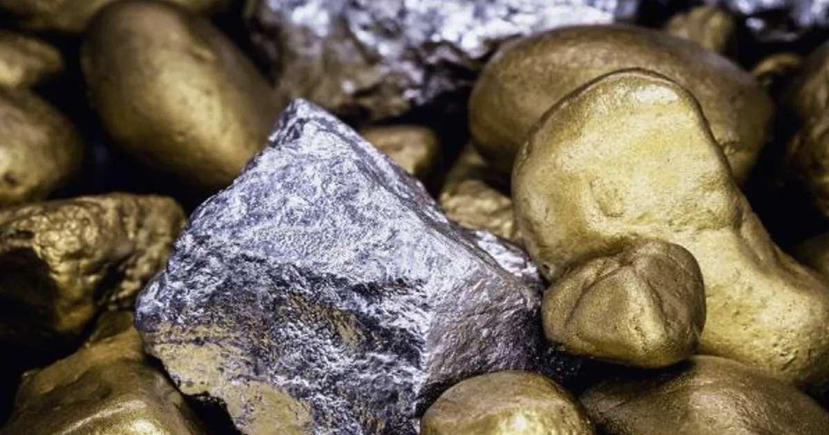 AUGO vs ERO: Which Mining Stock Has Better Upside Now