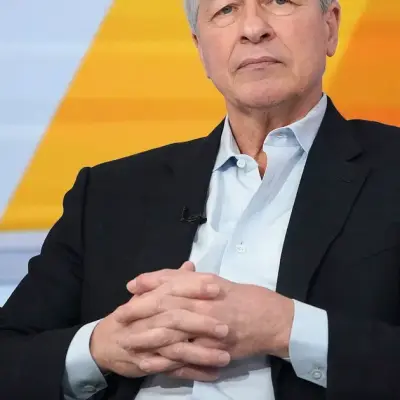 Dimon intensifica la batalla por recompensas de stablecoins en debate de la Ley CLARITY