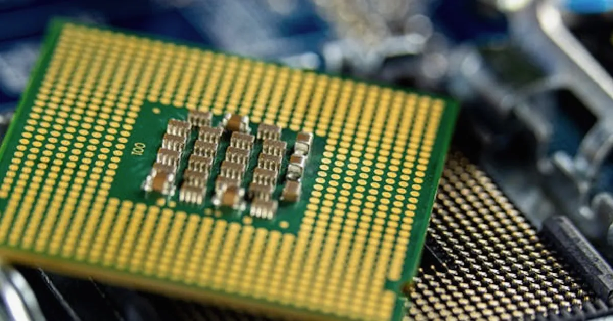 Cantor Fitzgerald Raises KLA Price Target to $325 on AI Chip Cycle