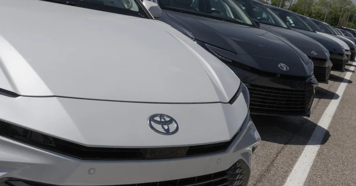 Hybrids Surge as US Car Market Star While EV Demand Slows