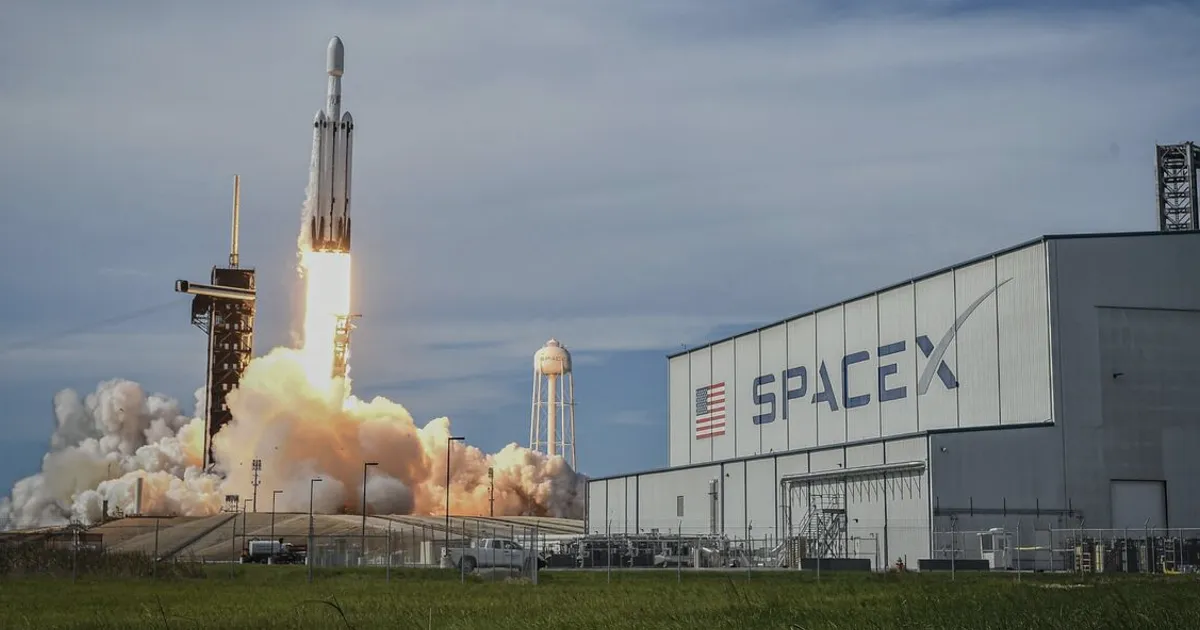 SpaceX apunta a una valoración de al menos 1,8 billones de dólares en su OPV
