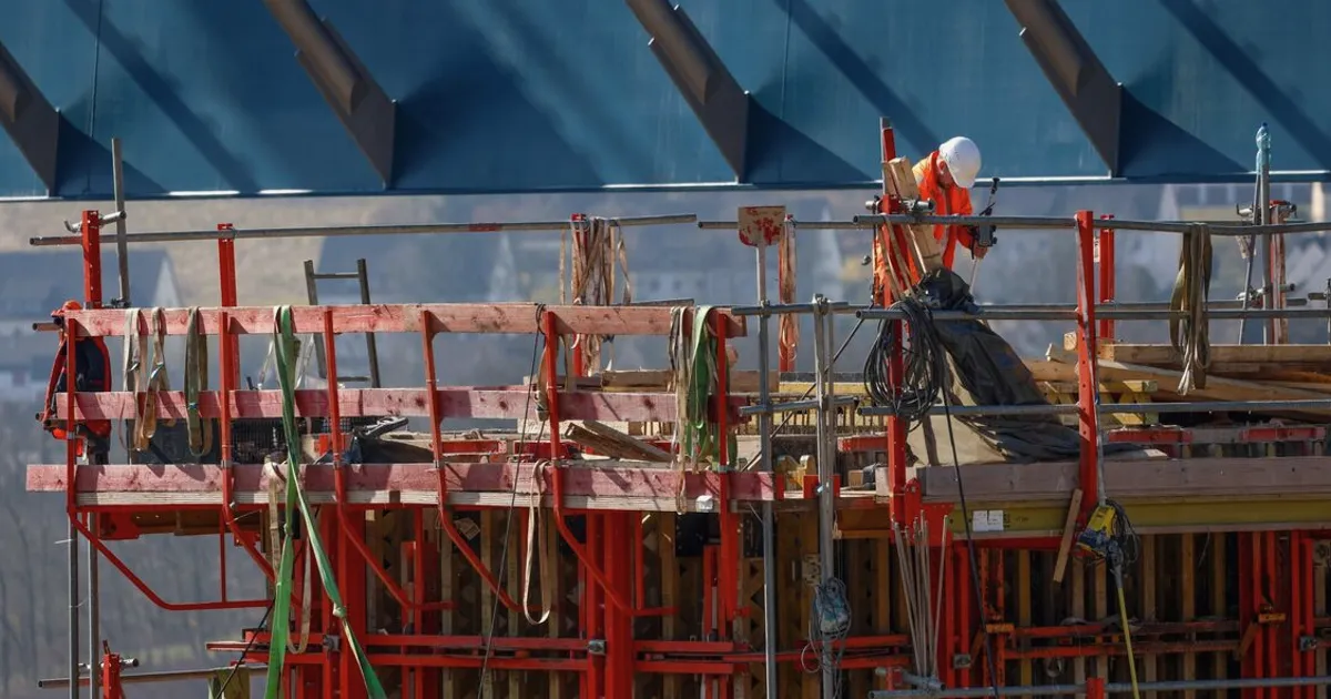Euro-Zone Wage Growth to Quicken in Second Half of This Year