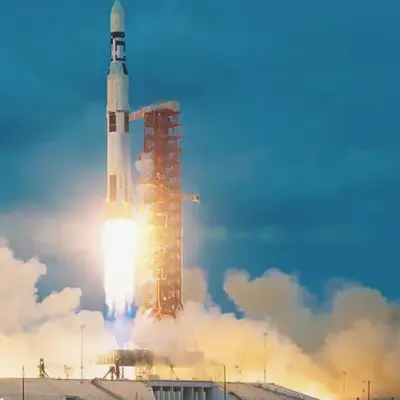 SpaceX Falls After Bond Offering, New Analyst Coverage