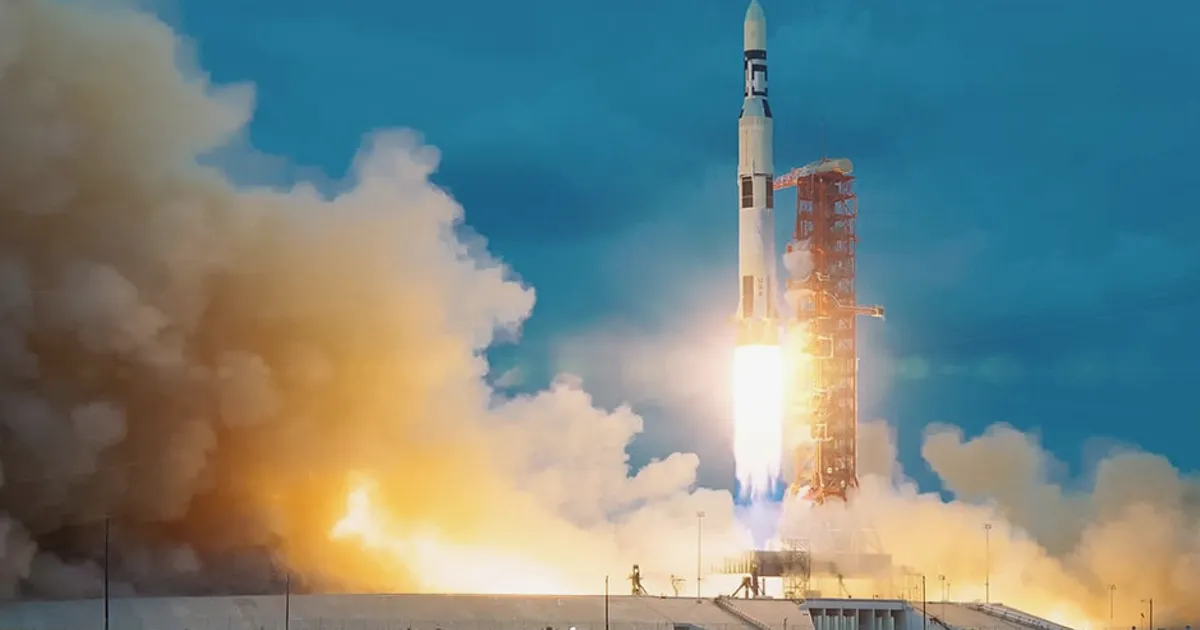 SpaceX Falls After Bond Offering, New Analyst Coverage — NowPrice