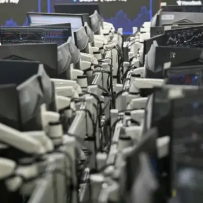 Asian markets mixed, oil slips as tech recovery stalls
