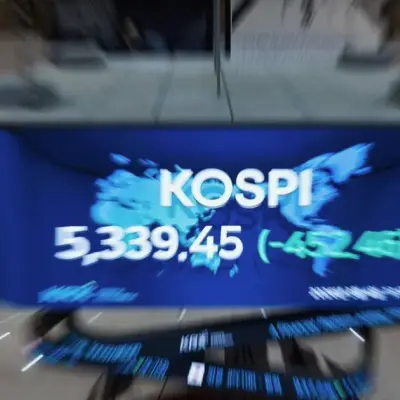 Tech Stocks Slide as AI Risks and Rate Hike Fears Weigh