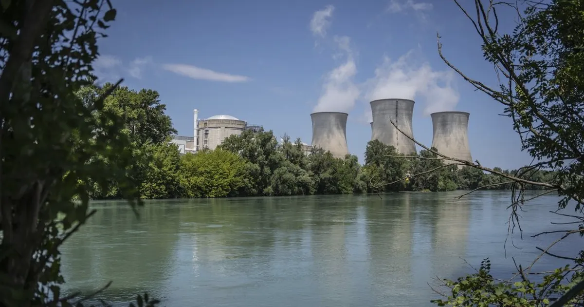 French Power Prices Surge on Nuclear Concerns Amid Heatwave