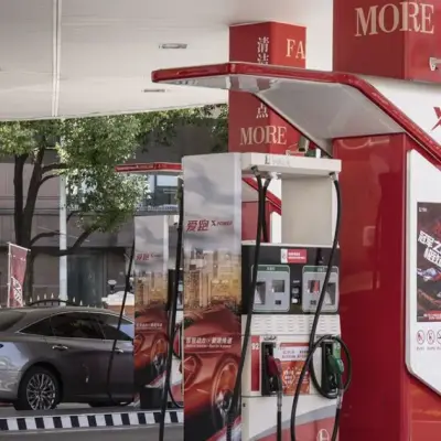 Ventas de autos en China caen en abril por guerra que golpea demanda de gasolina