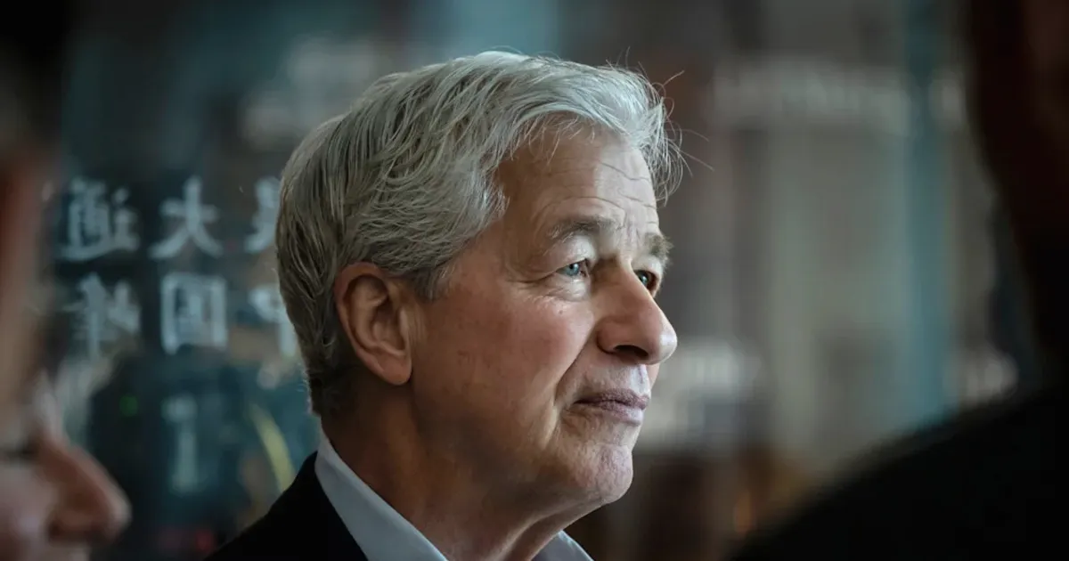 Jamie Dimon cảnh báo 'sóng thần nhỏ' cho nền kinh tế bất chấp thị trường chứng khoán tăng