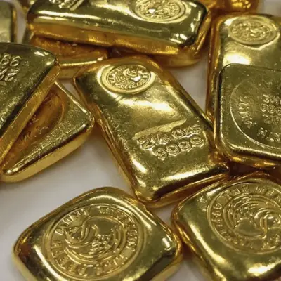 El oro cae mientras el dólar estadounidense más fuerte presiona al metal