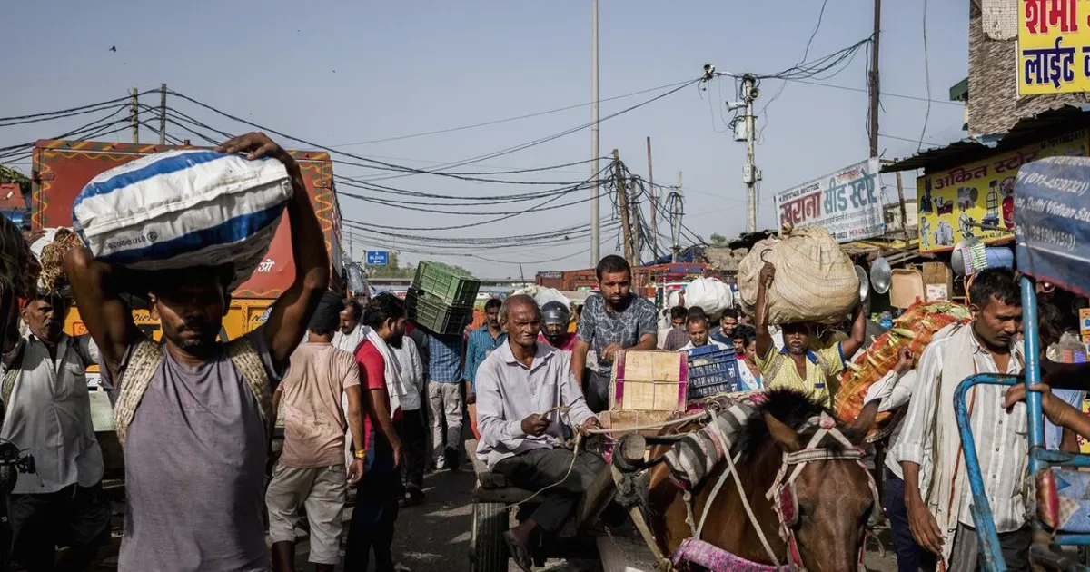 Indian Households Expect Inflation to Spike, Confidence Wanes