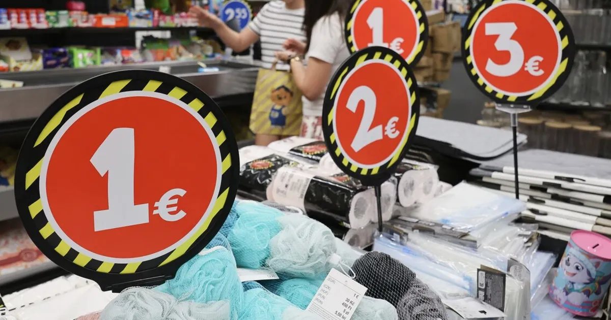 ECB Survey Shows Euro-Area Consumer Inflation Expectations Drop Sharply
