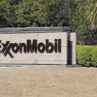 Bernstein cắt giảm giá mục tiêu Exxon Mobil 13 USD, vẫn giữ xếp hạng Outperform