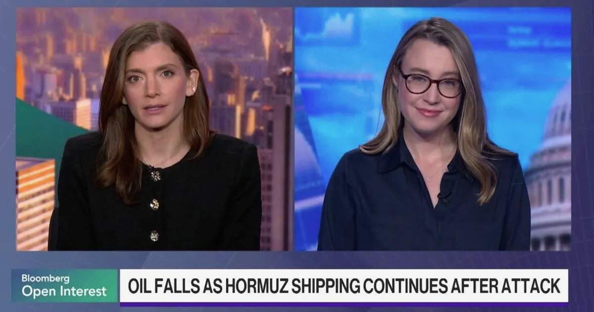 Oil Heads for Weekly Decline Despite Hormuz Ship Attack