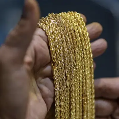 Gold Steadies as US and Iran Flag Early Progress in Peace Talks