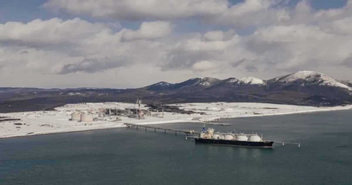 Russia Adds New Vessel to Dark Fleet as Arctic LNG 2 Output Rises