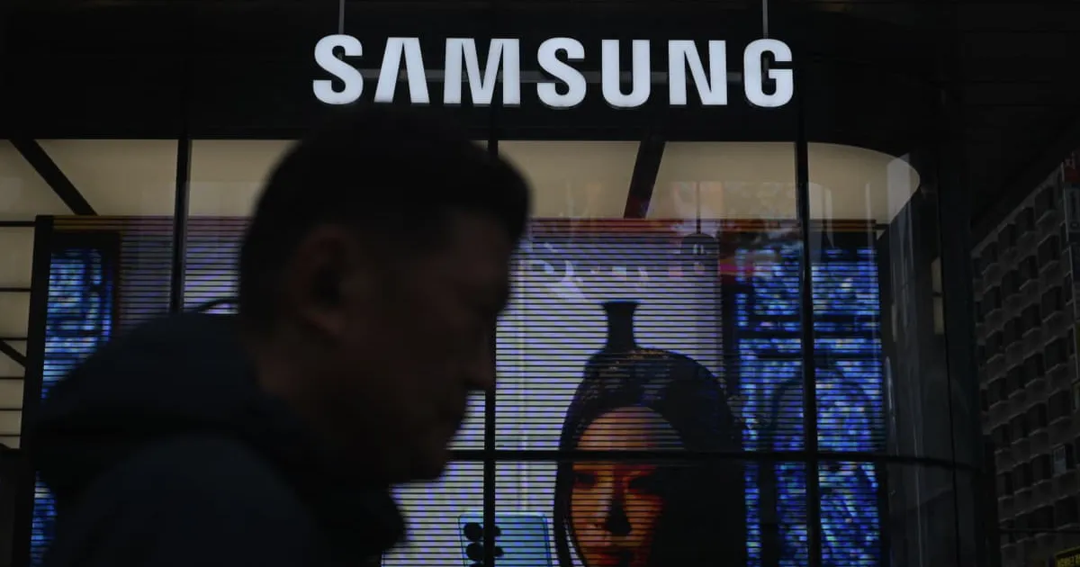 Korean stocks end volatile week on Anthropic-Samsung deal reports